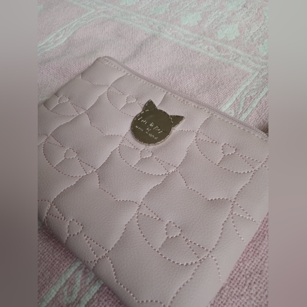Betsey Johnson - Pink cat clutch